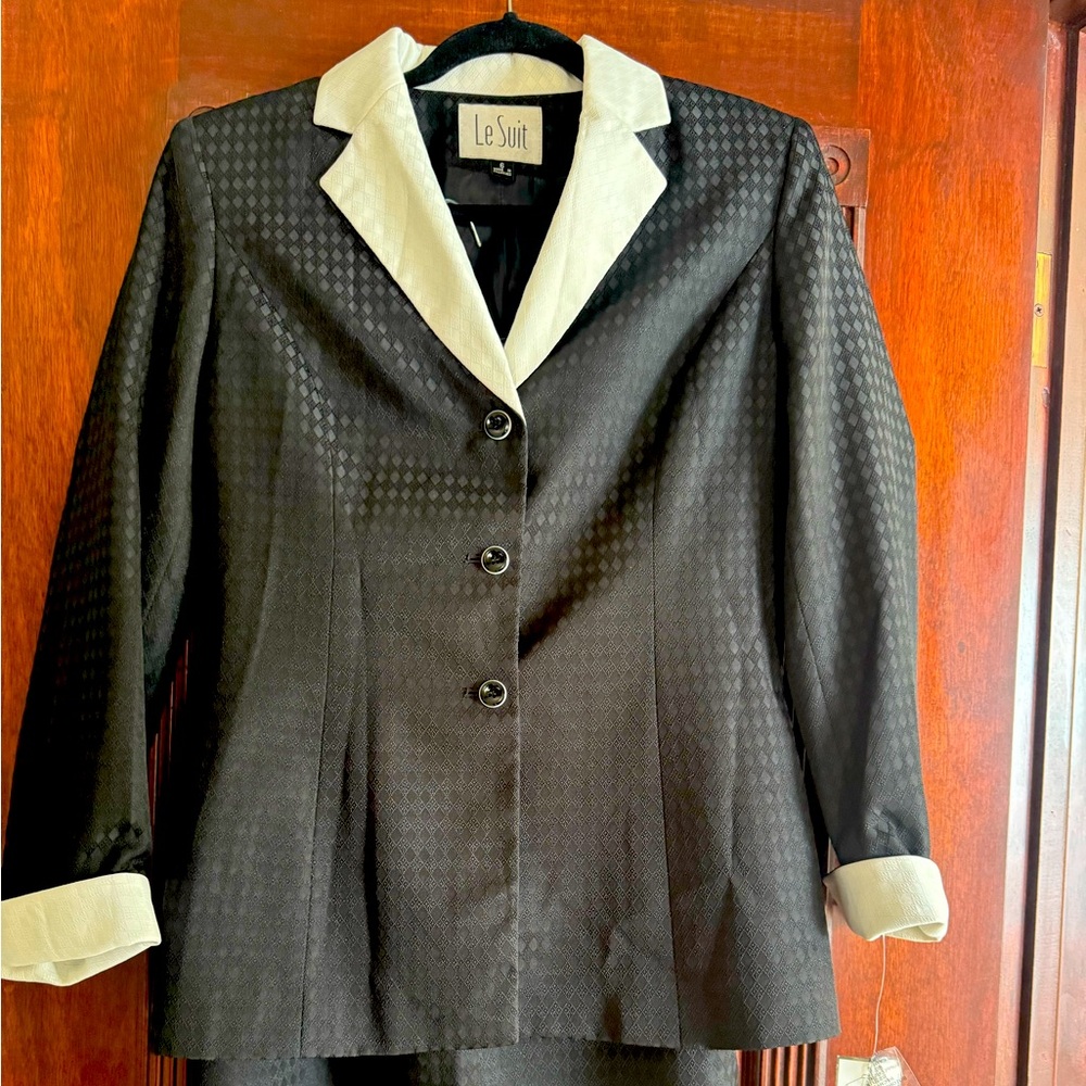 New skirt set by Le Suit size 6